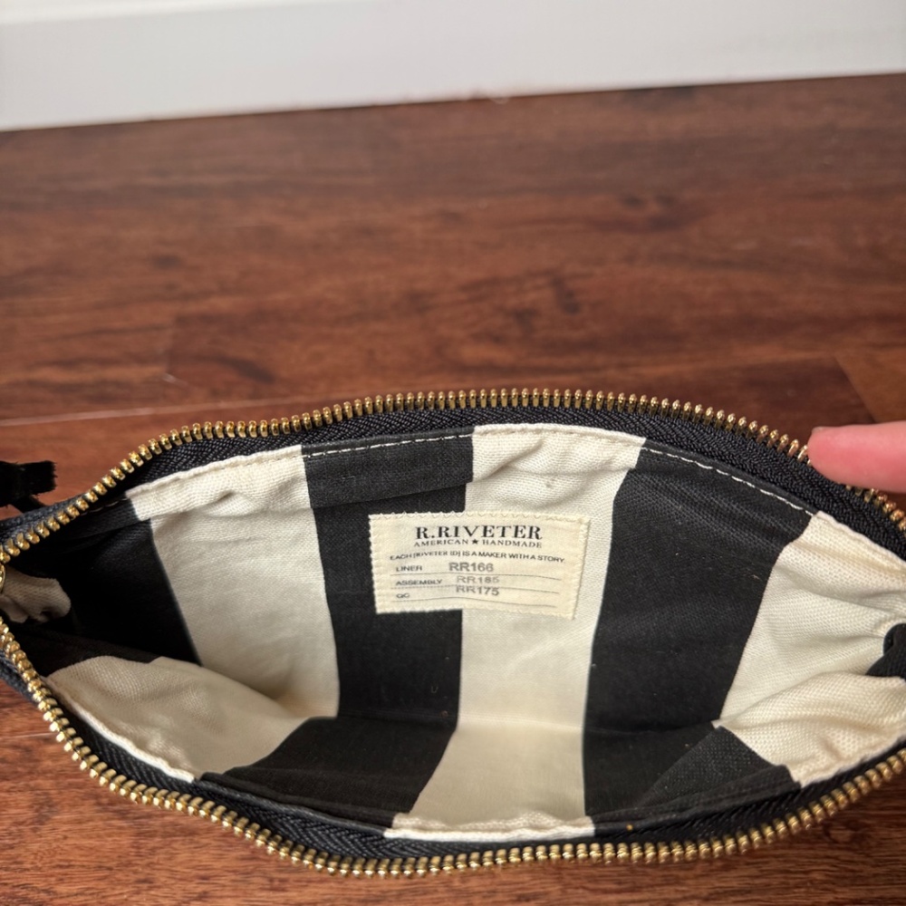 NWOT R. Riveter Lucy Signature Canvas Pouch - Picture 3 of 3